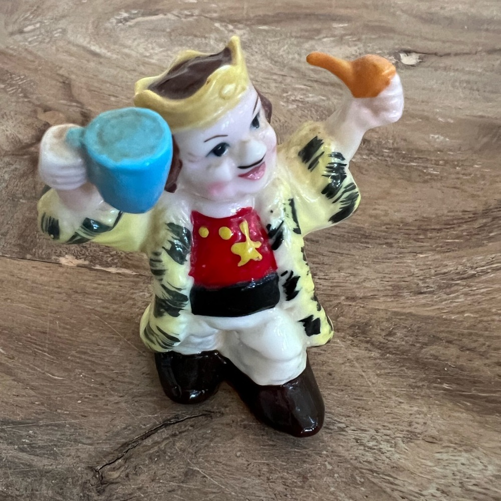 Old King Cole Nursery Rhyme Figurine Vintage Miniature Bone China Japan Crown